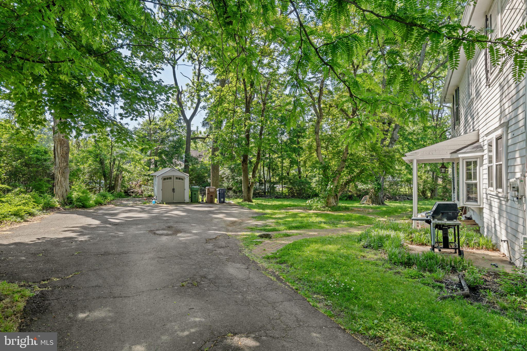 1404 E BUTLER PIKE