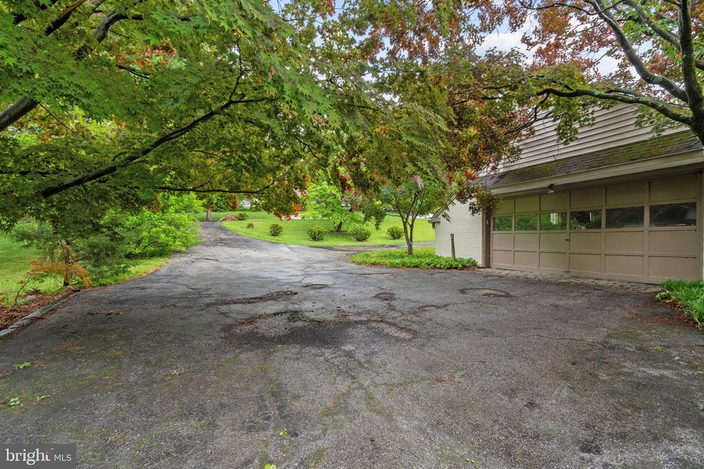 1508 SWEET BRIAR ROAD