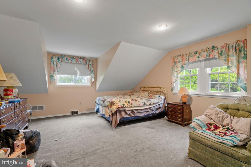 1508 SWEET BRIAR ROAD
