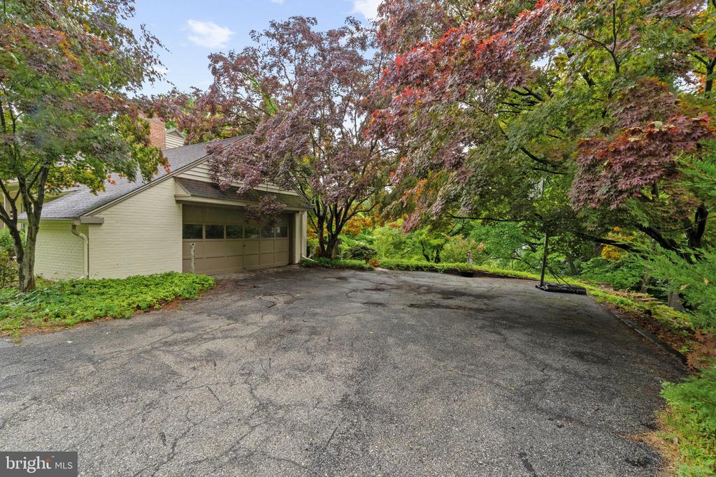 1508 SWEET BRIAR ROAD