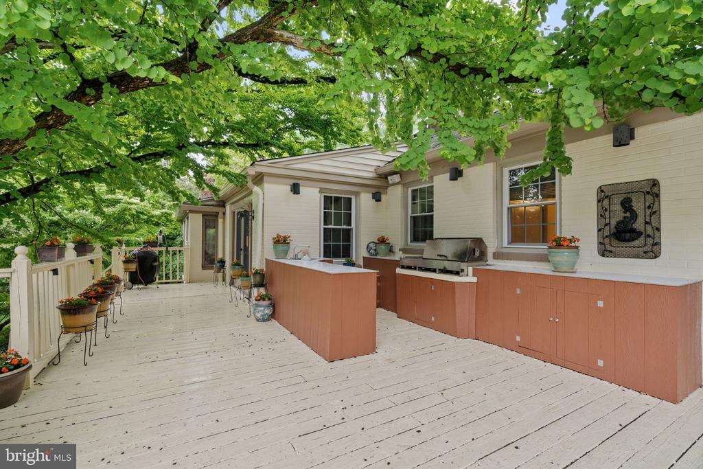 1508 SWEET BRIAR ROAD