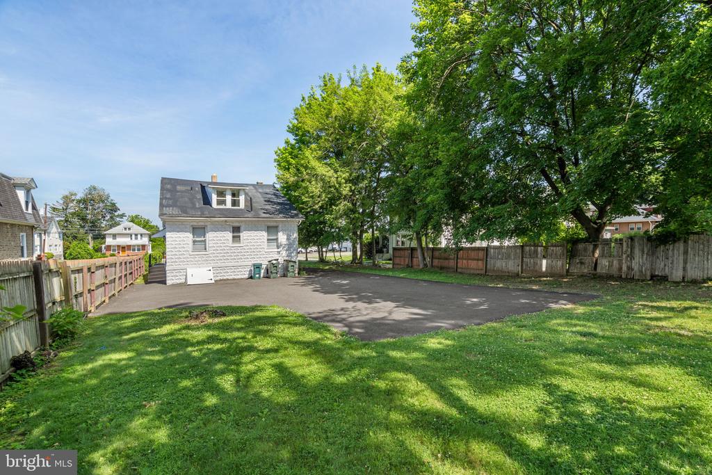 1515 BUTLER PIKE