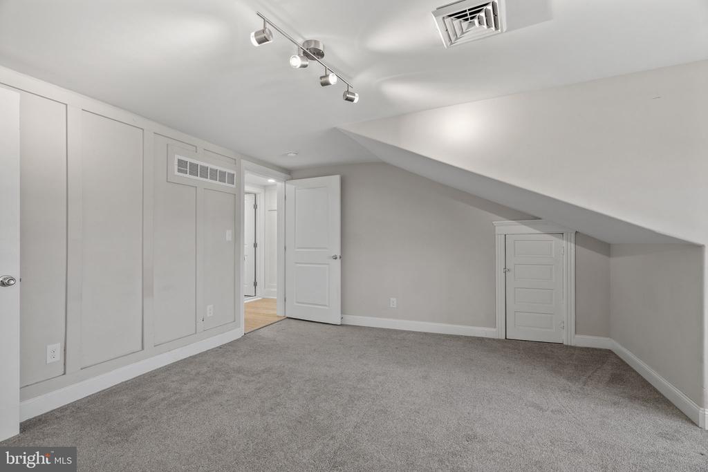 1515 BUTLER PIKE