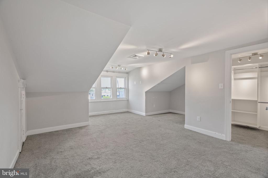 1515 BUTLER PIKE
