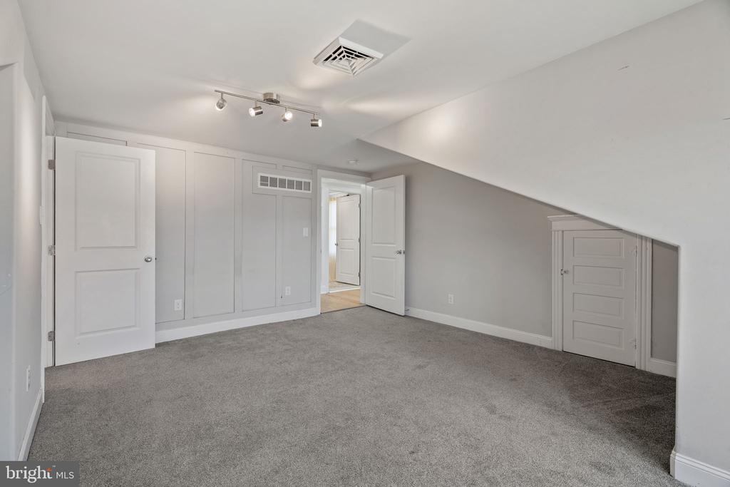 1515 BUTLER PIKE