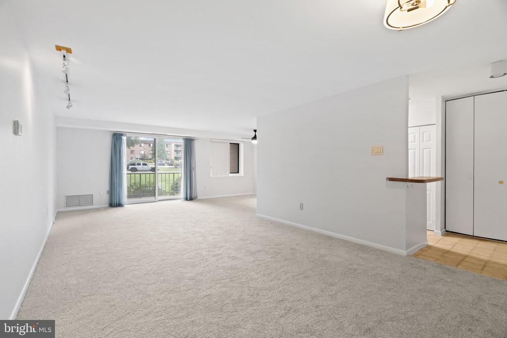 1637 OAKWOOD DRIVE Unit: CONDO 215