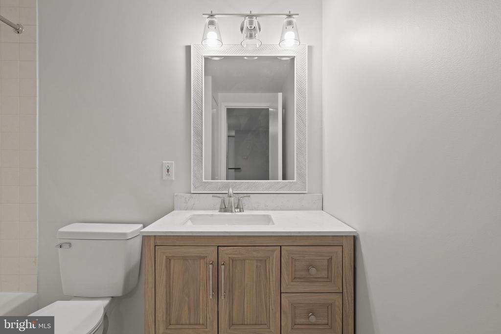 1637 OAKWOOD DRIVE Unit: CONDO 215