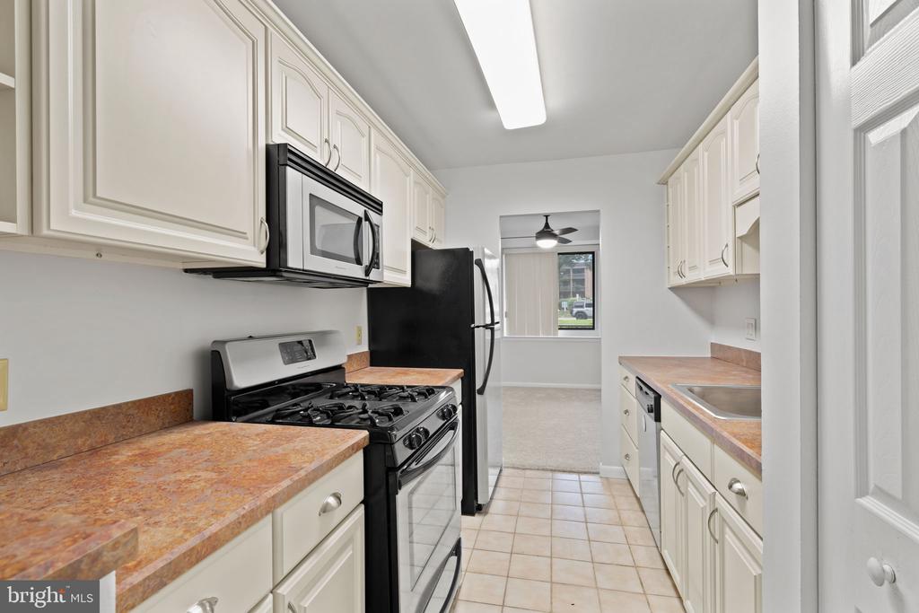1637 OAKWOOD DRIVE Unit: CONDO 215