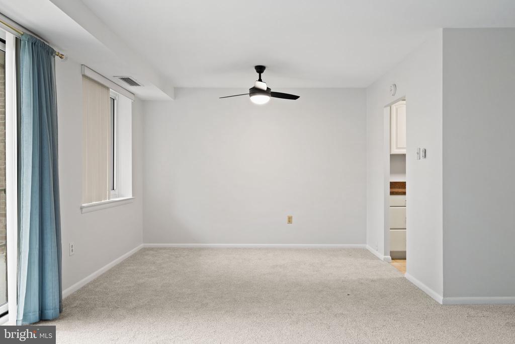 1637 OAKWOOD DRIVE Unit: CONDO 215