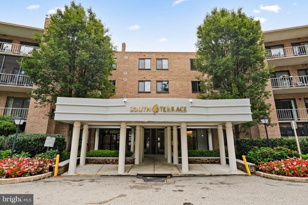 1637 OAKWOOD DRIVE Unit: CONDO 215