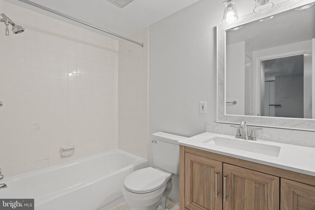 1637 OAKWOOD DRIVE Unit: CONDO 215