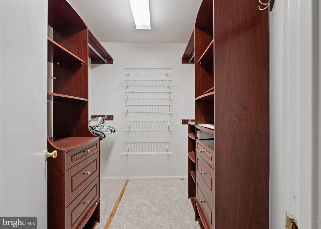1637 OAKWOOD DRIVE Unit: CONDO 215