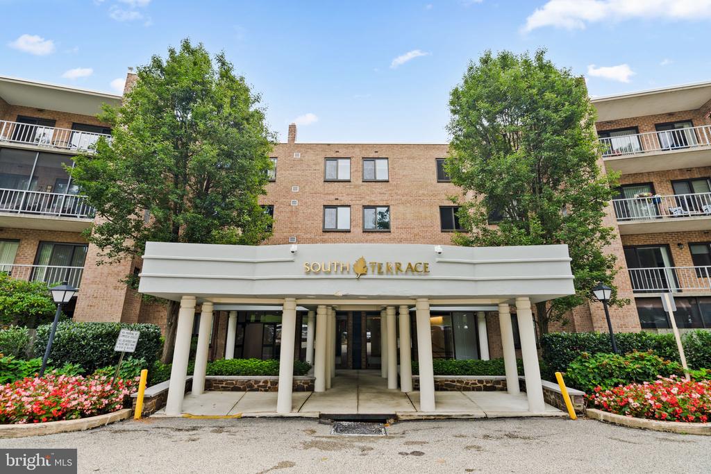 1637 OAKWOOD DRIVE Unit: CONDO 215
