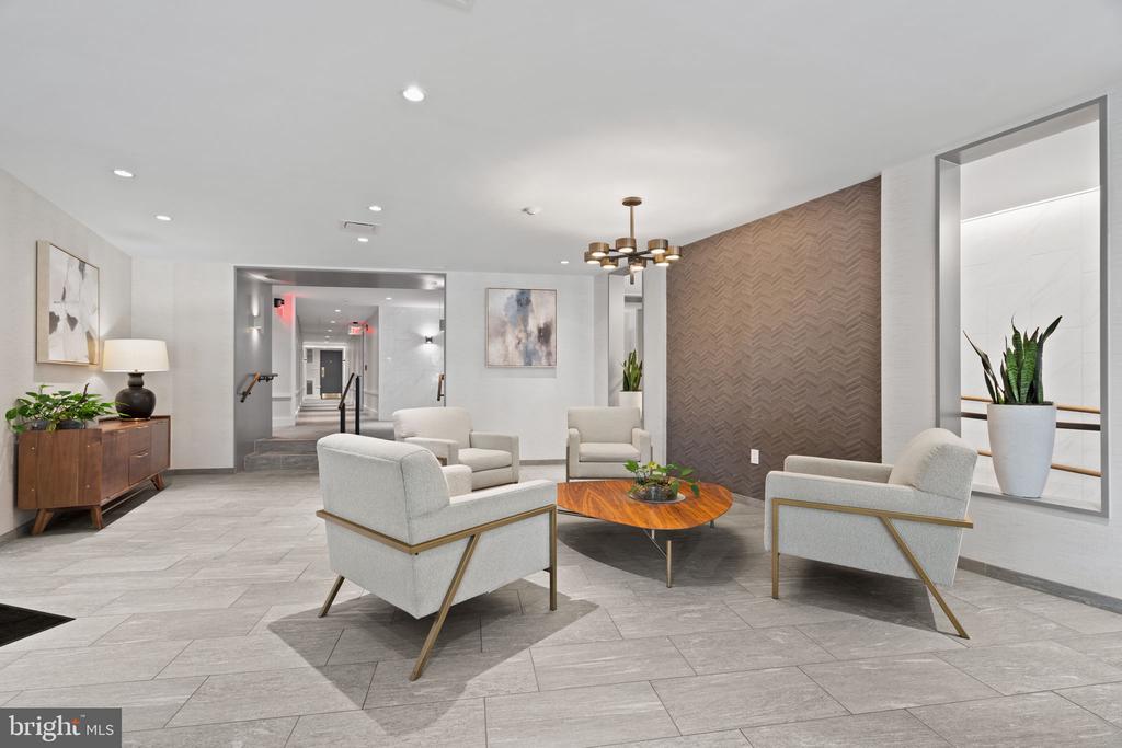 1637 OAKWOOD DRIVE Unit: CONDO 215