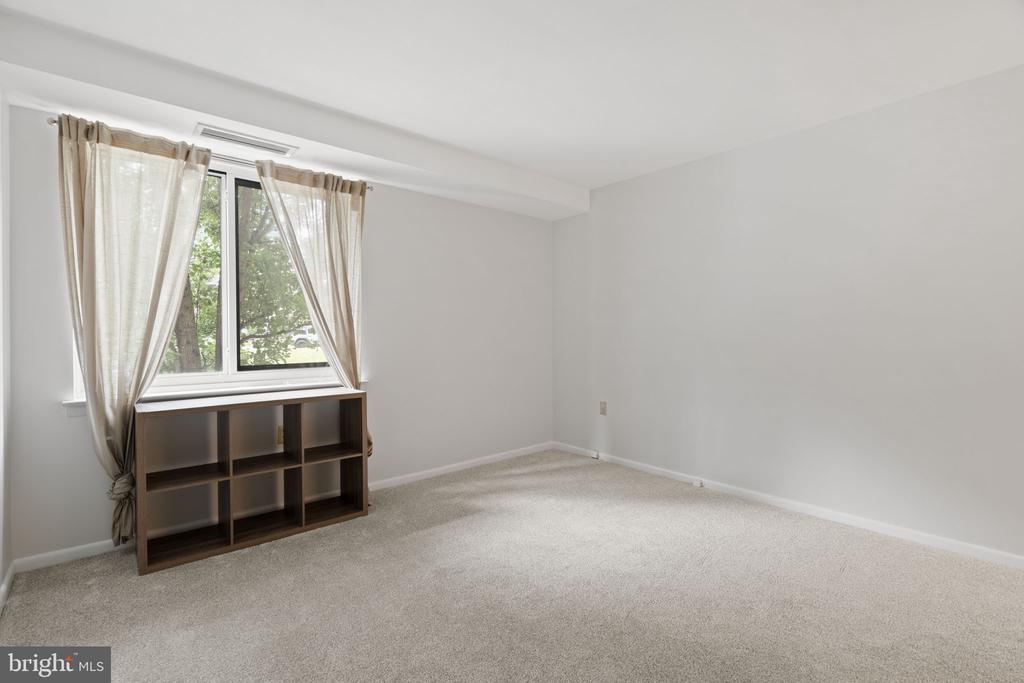 1637 OAKWOOD DRIVE Unit: CONDO 215