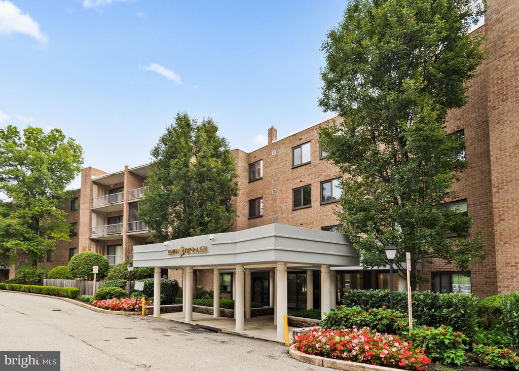 1637 OAKWOOD DRIVE Unit: CONDO 215