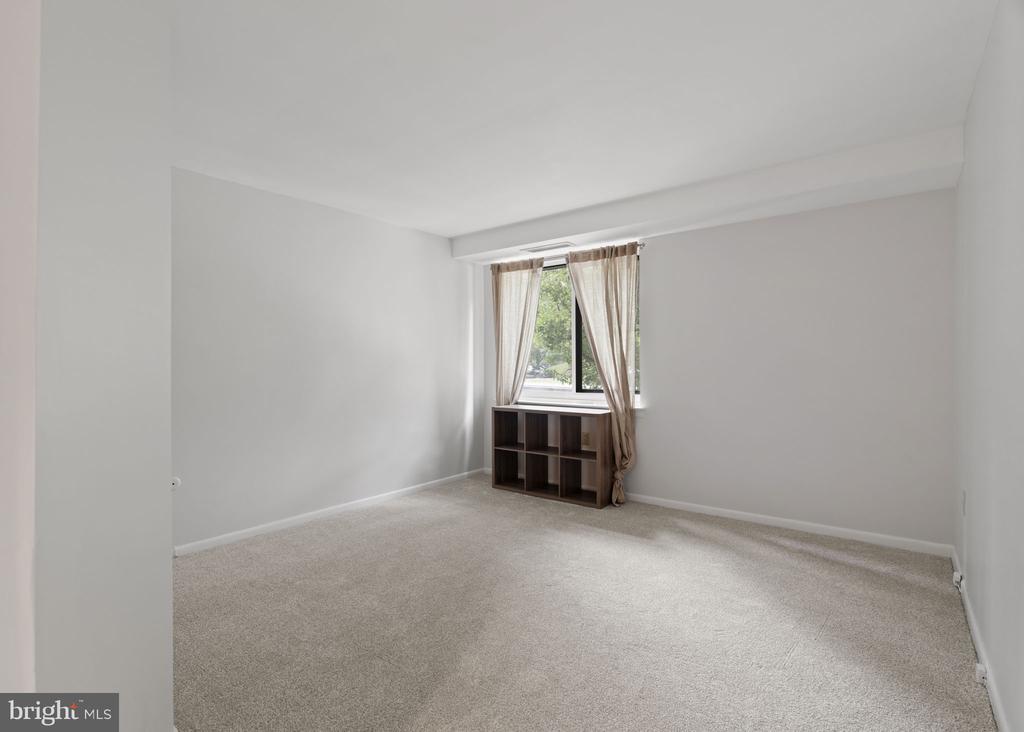 1637 OAKWOOD DRIVE Unit: CONDO 215