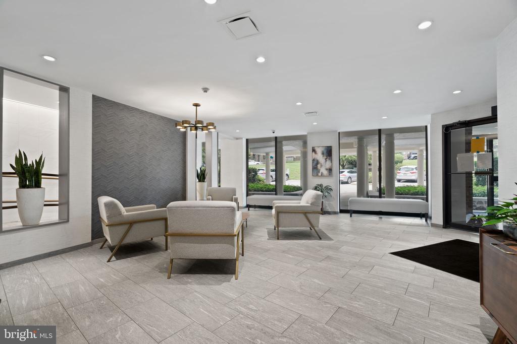 1637 OAKWOOD DRIVE Unit: CONDO 215