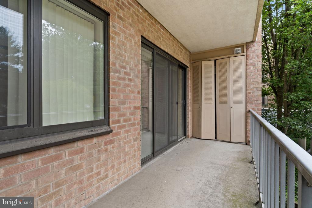 1637 OAKWOOD DRIVE Unit: CONDO 215