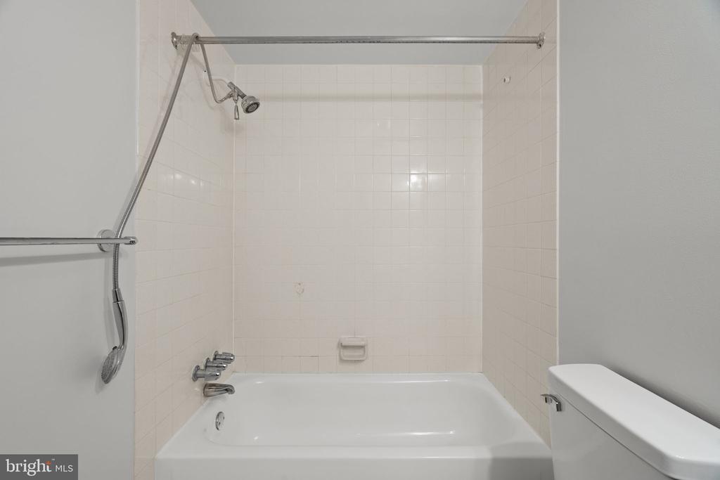 1637 OAKWOOD DRIVE Unit: CONDO 215