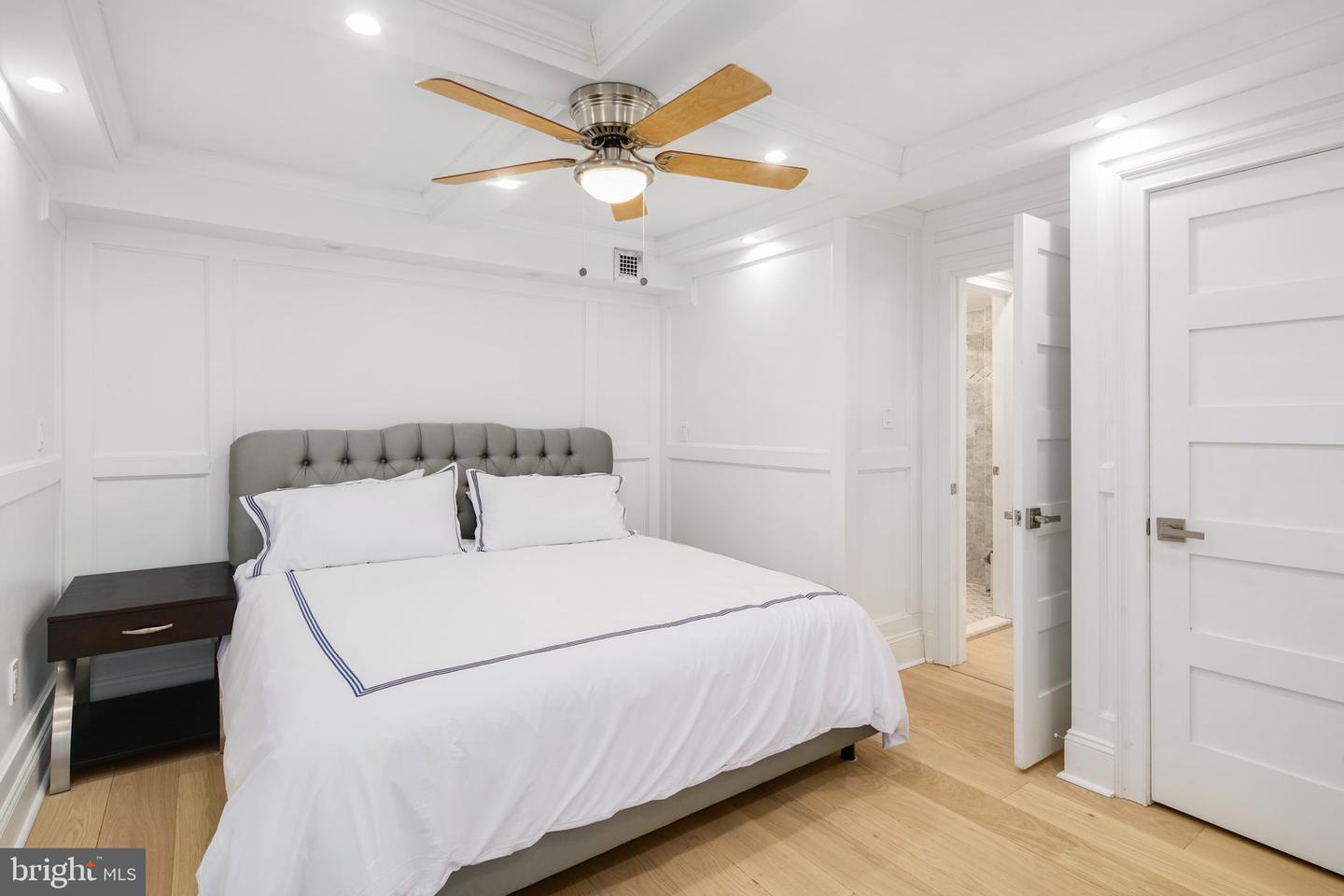 224 W Rittenhouse SQUARE Unit: 1802