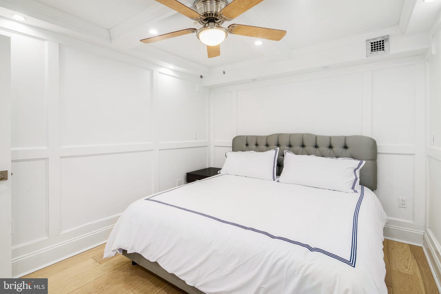 224 W Rittenhouse SQUARE Unit: 1802