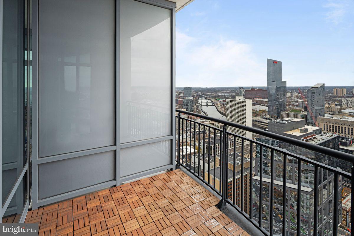 2101 Market Street Unit: 3902