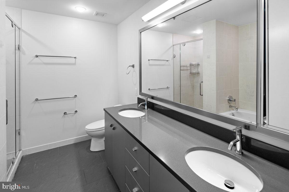 2101 Market Street Unit: 3902