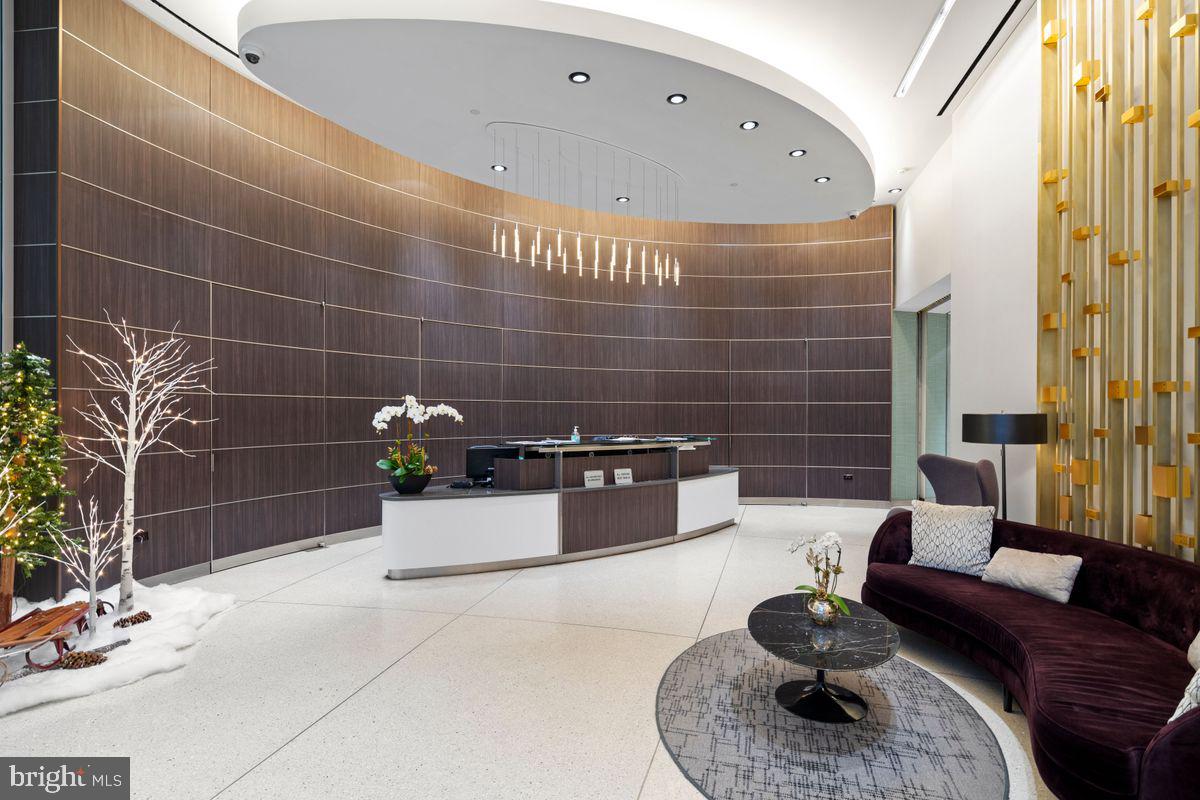 2101 Market Street Unit: 3902