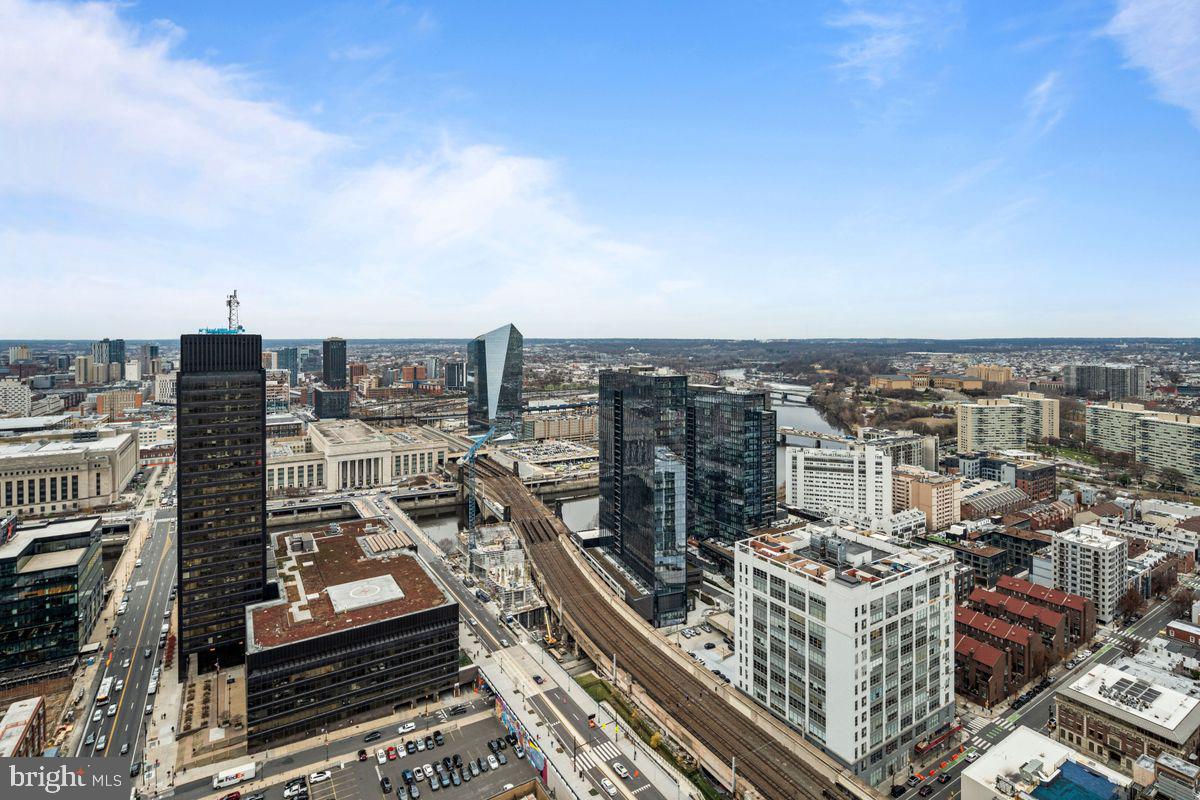 2101 Market Street Unit: 3902