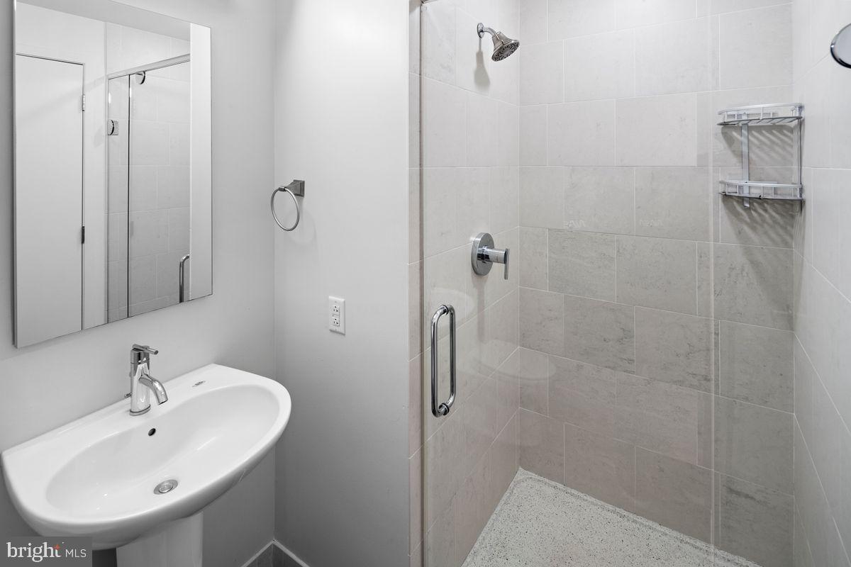 2101 Market Street Unit: 3902