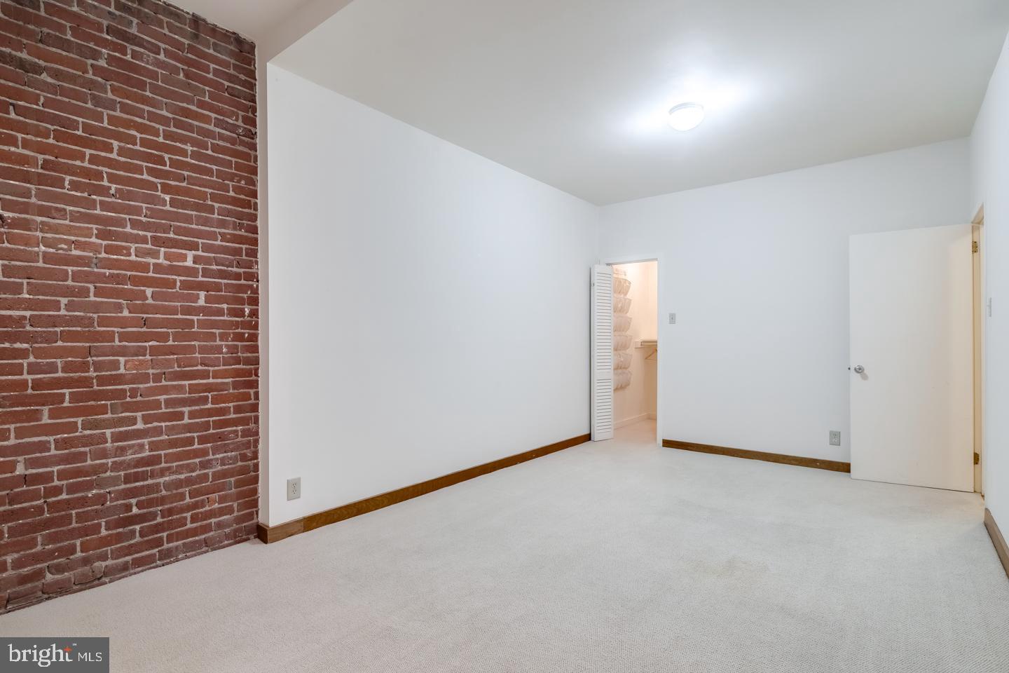 122 Chestnut St #201