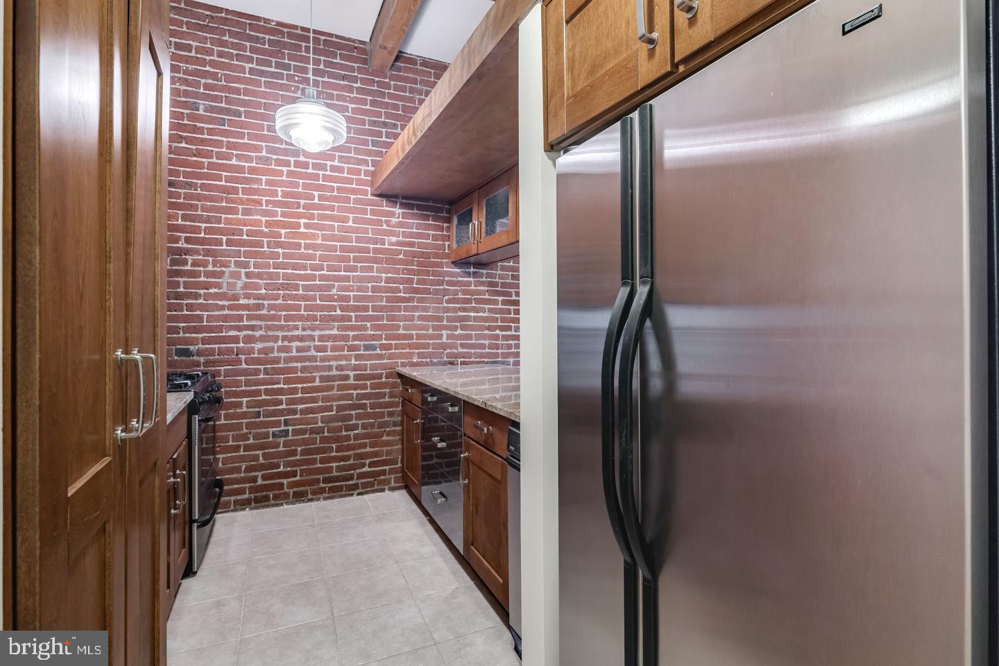 122 Chestnut St #201