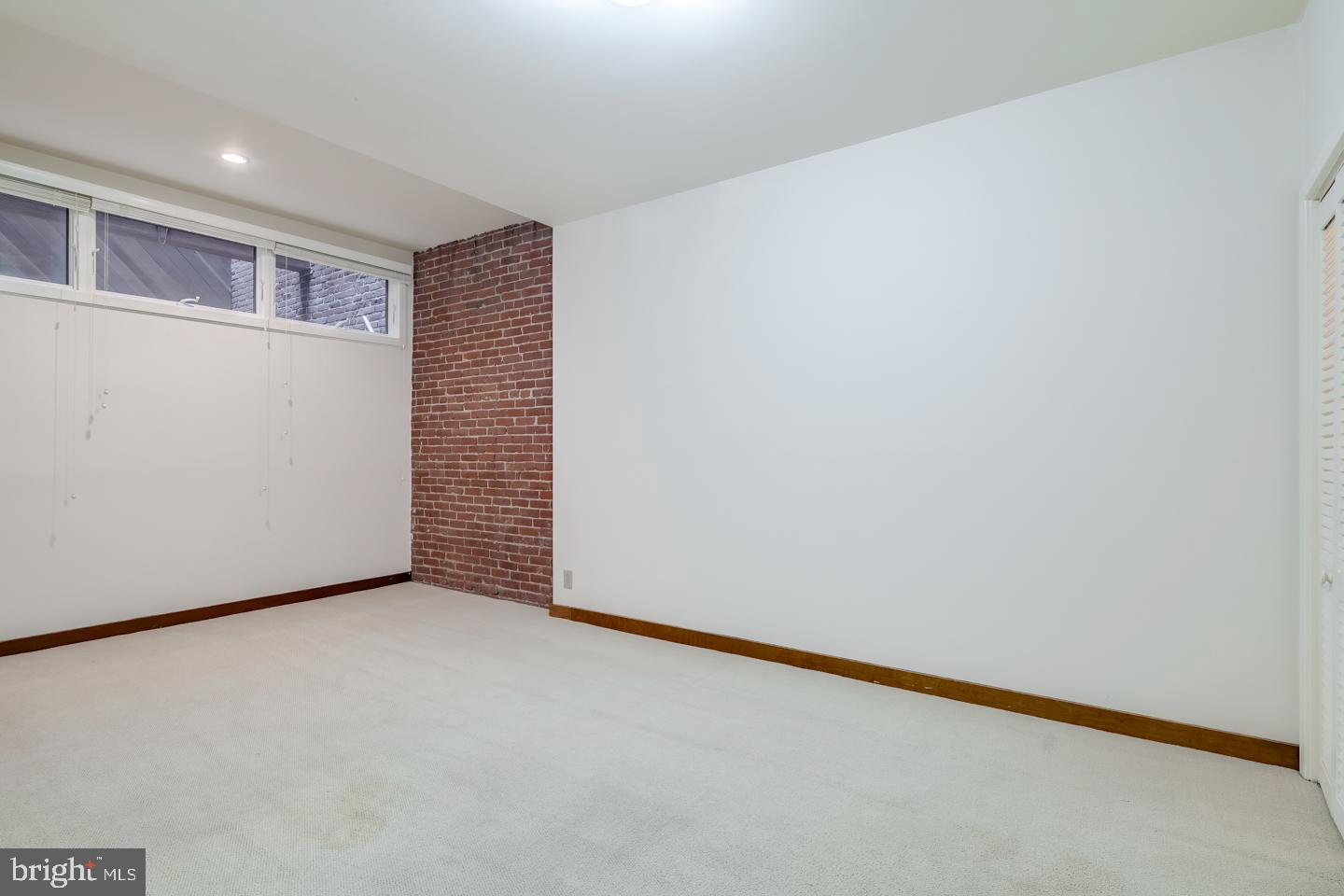 122 Chestnut St #201