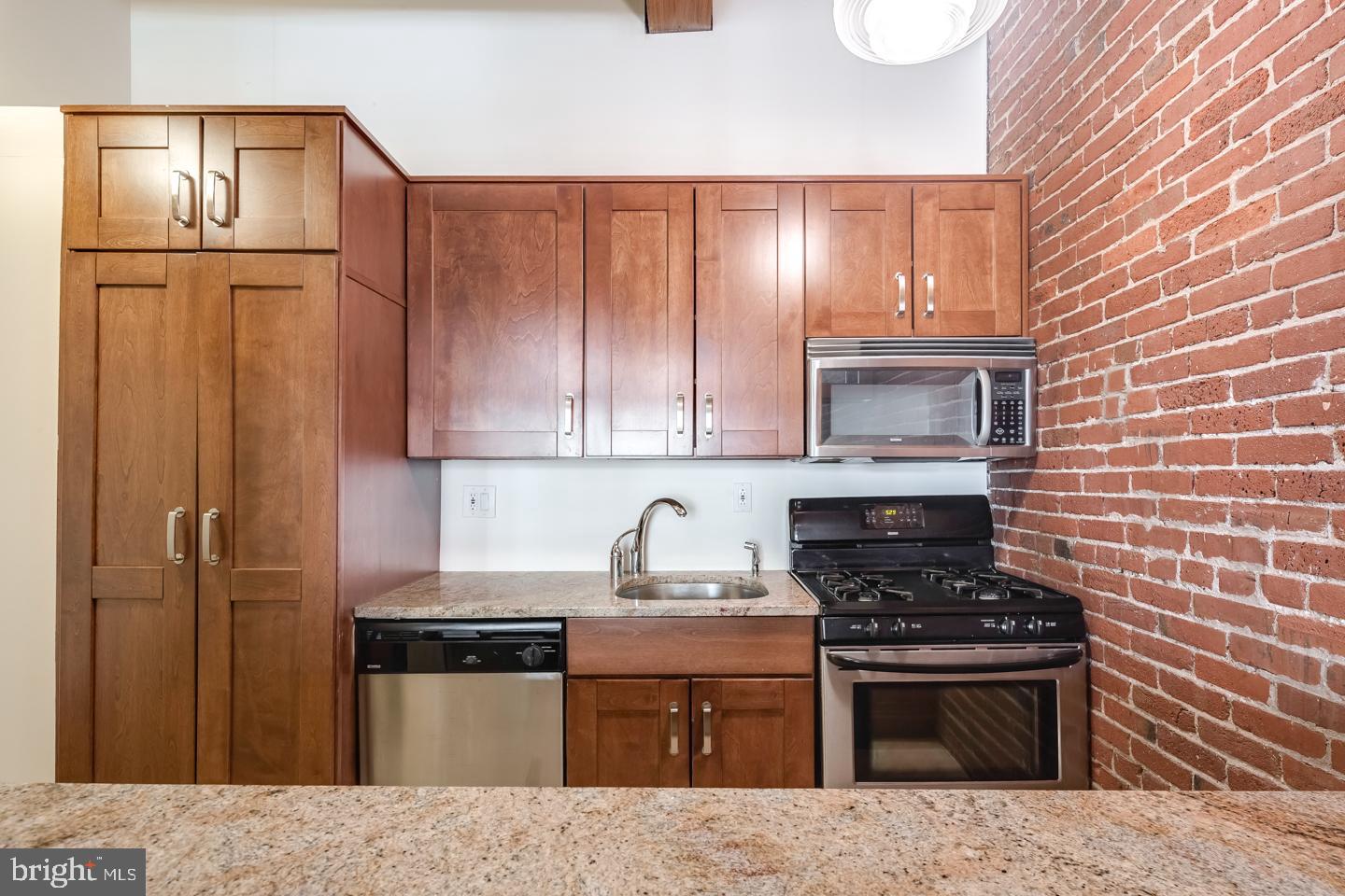 122 Chestnut St #201