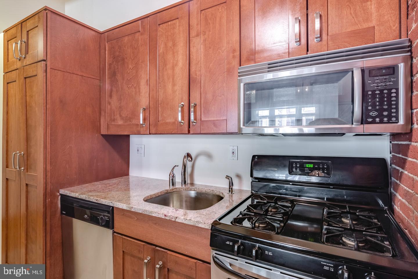 122 Chestnut St #201