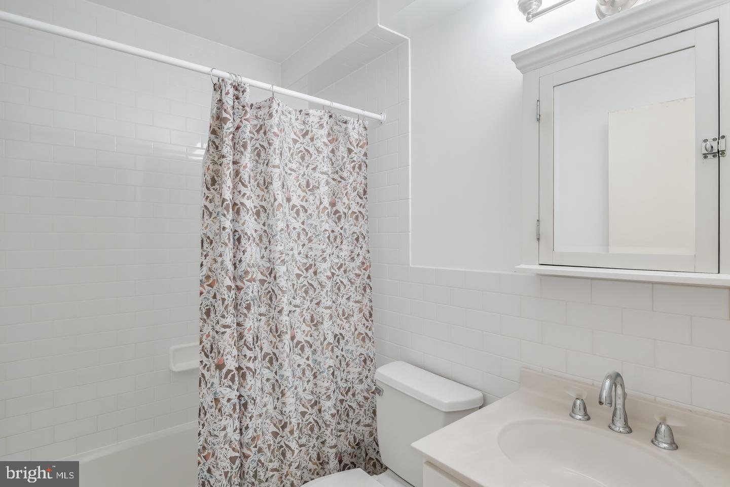 122 Chestnut St #201