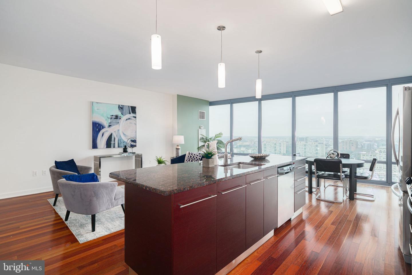 2101 Market St #1901/02