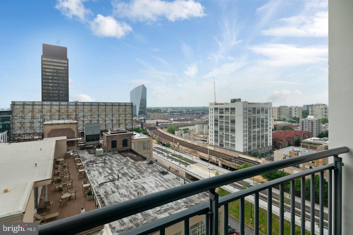 2101 Market St #1901/02