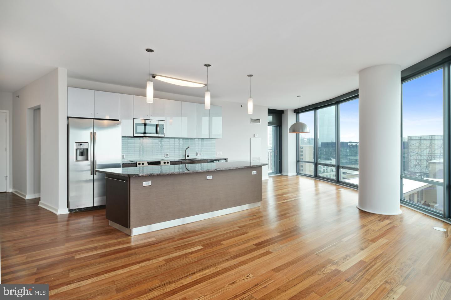 2101 Market St #1901/02