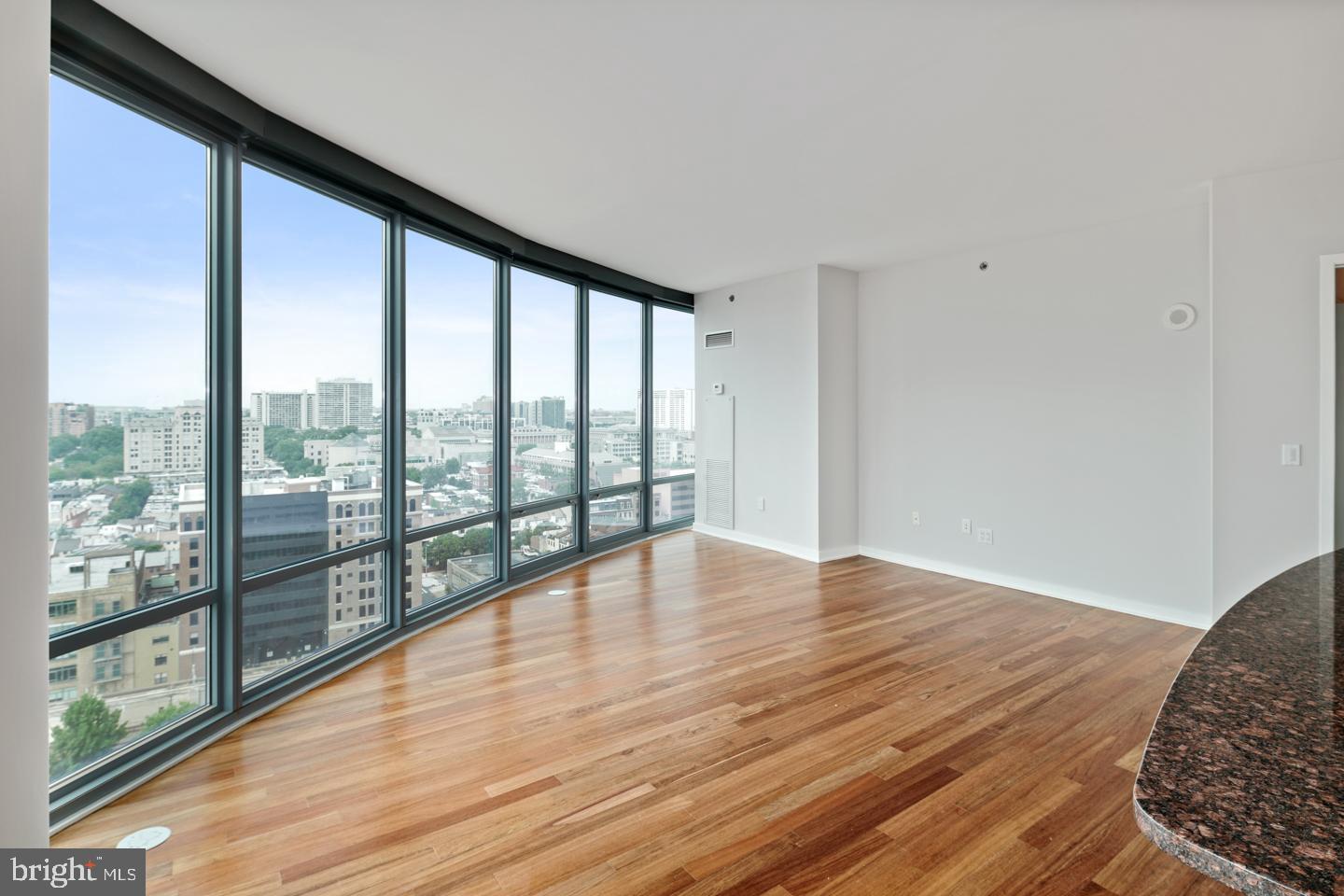 2101 Market St #1901/02