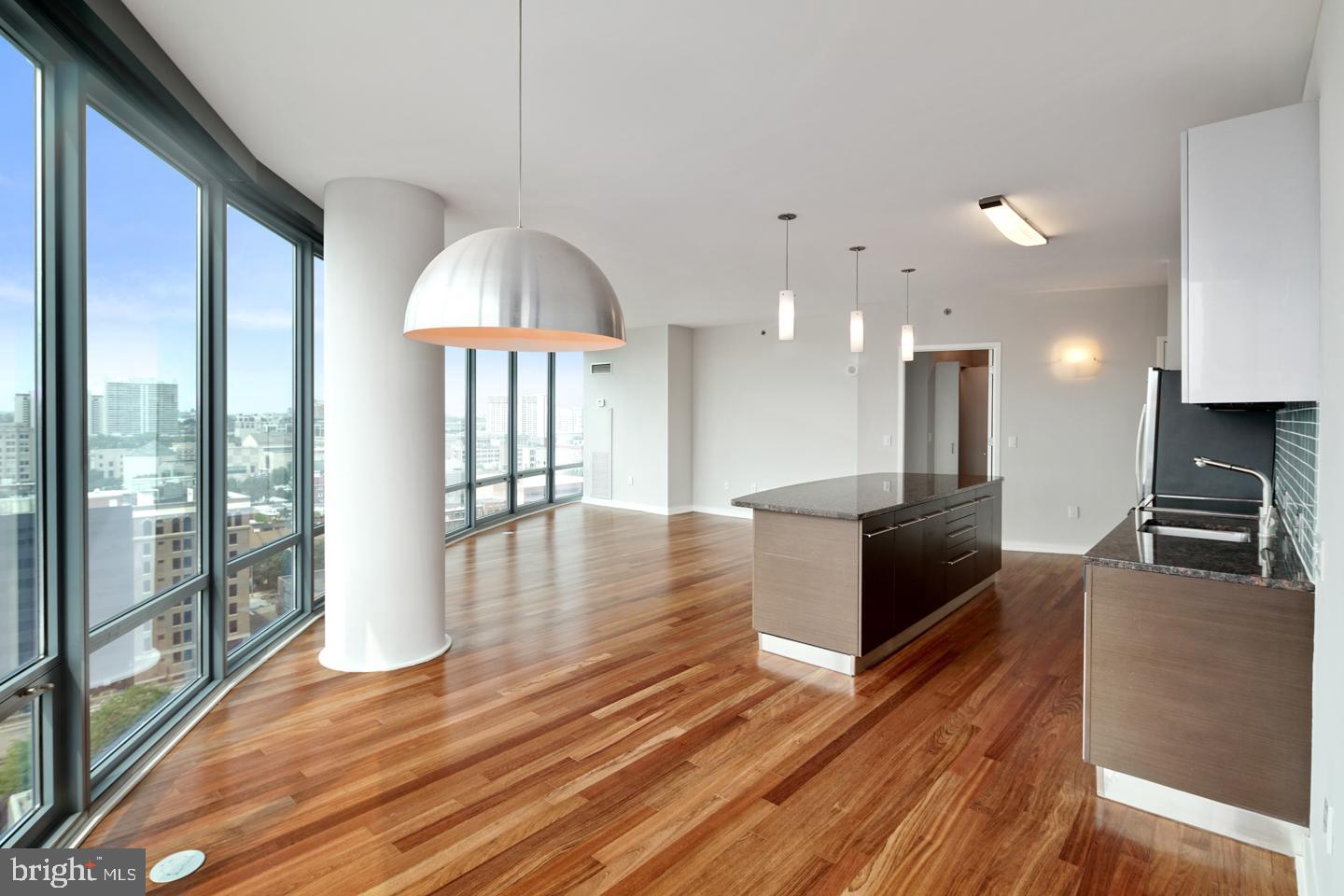 2101 Market St #1901/02