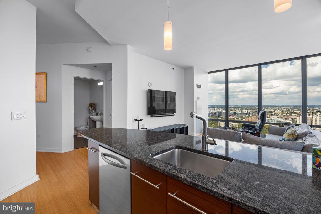 2101 MARKET STREET 4206