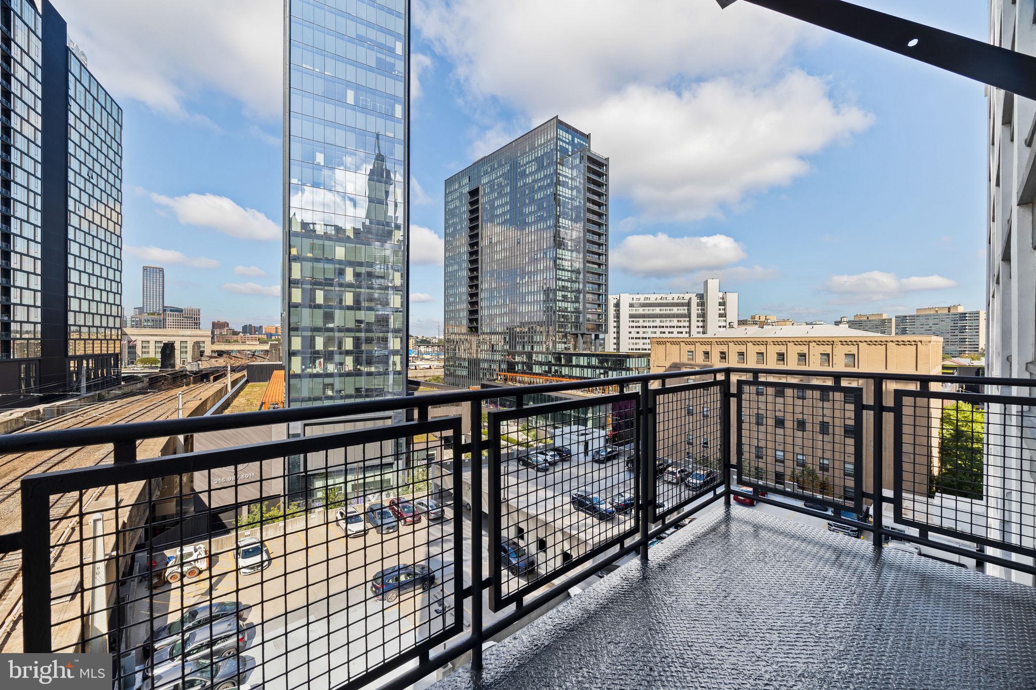 2200 ARCH STREET 612