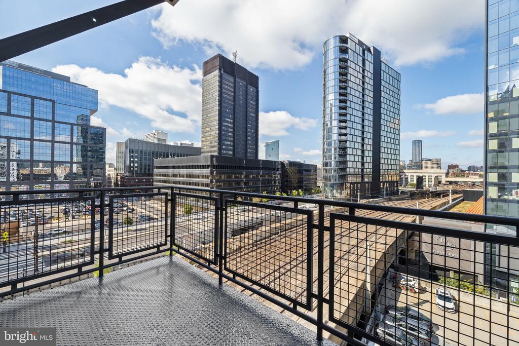 2200 ARCH STREET 612