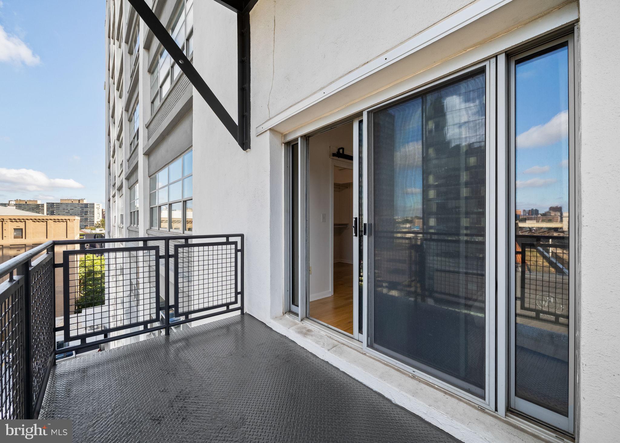 2200 ARCH STREET 612
