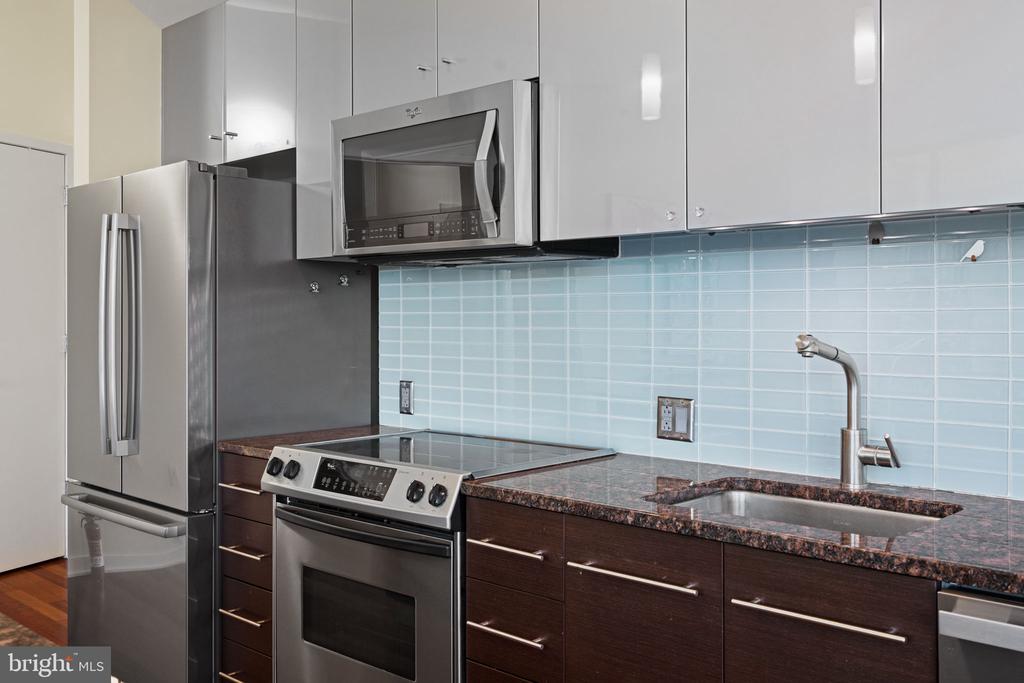 2101 MARKET STREET 302