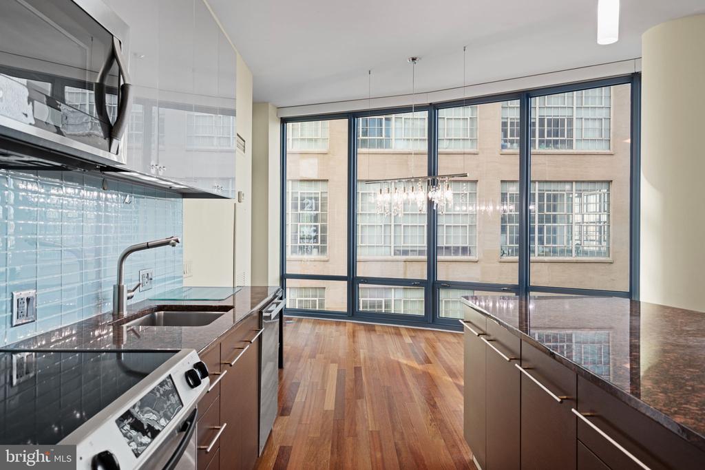 2101 MARKET STREET 302