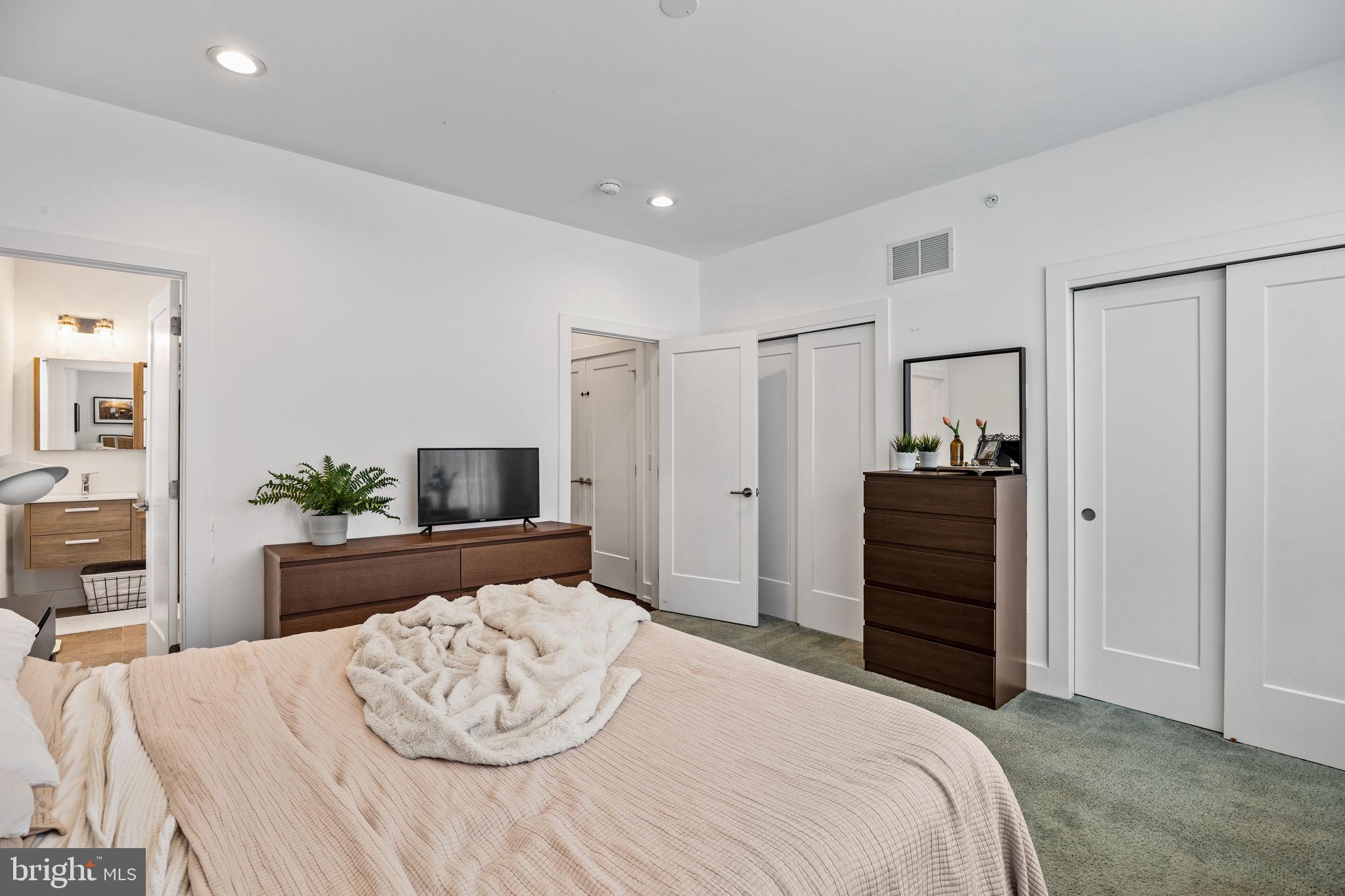 6707 CINNAMINSON COURT