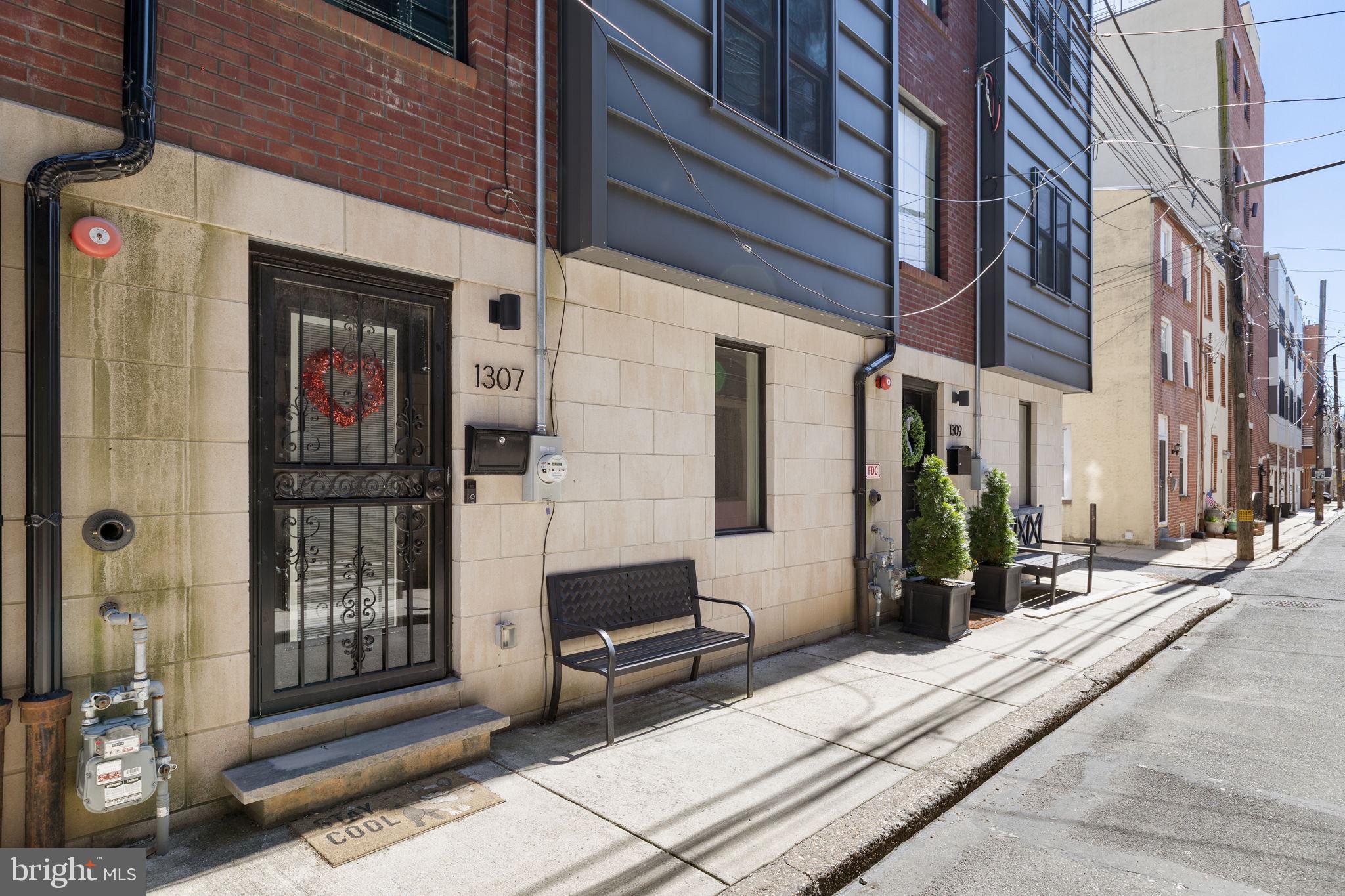 1307 S HANCOCK STREET